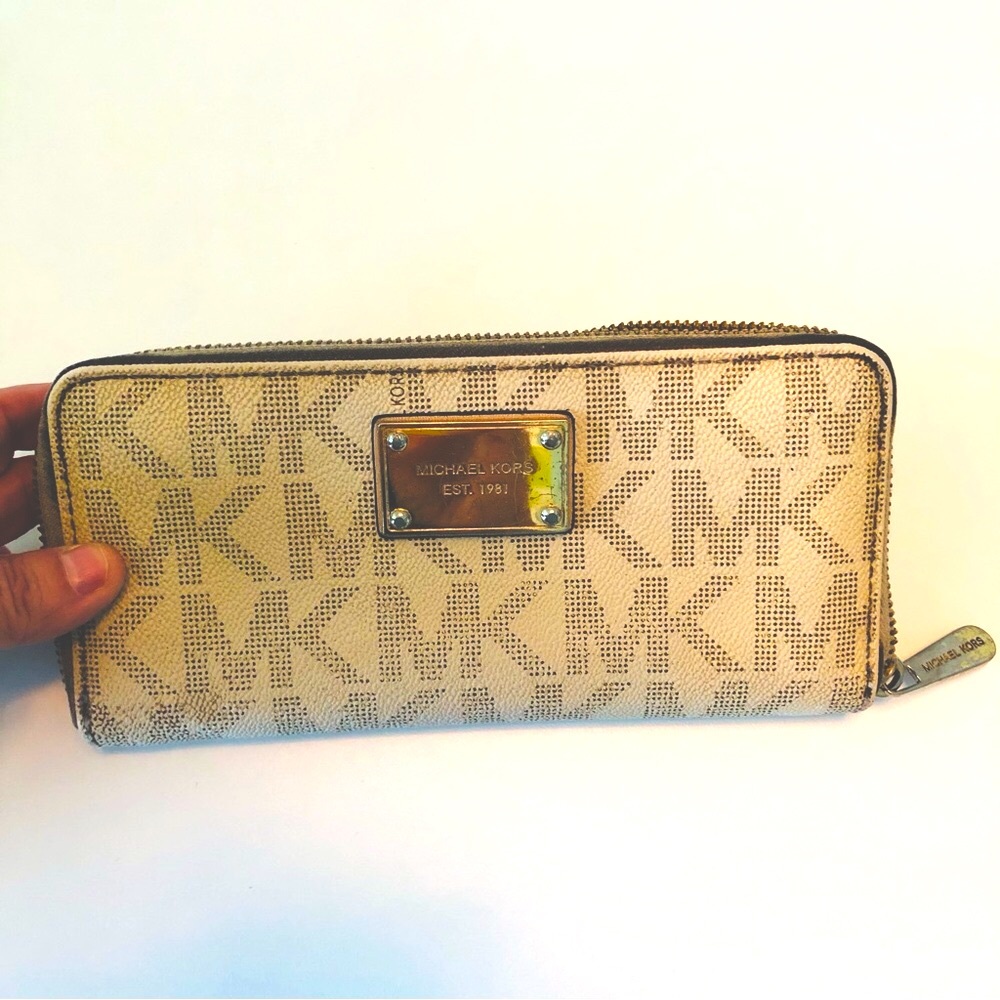 Michael Kors Jet Set Travel Vanilla MK Logo Zip Continental Wallet